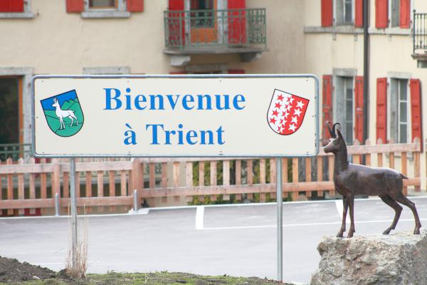 Sculpture en bronze posée à Trient